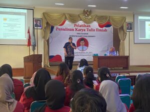 Fakultas Hukum Unisri Bekali Mahasiswa dengan Pelatihan Penyusunan Karya Tulis Ilmiah