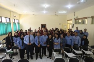 UNISRI Bekali 28 Wisudawan Terbaik dengan Sertifikasi Kompetensi BNSP, Siapkan Lulusan Berdaya Saing