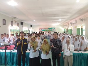UNISRI DAN IDX JATENG 2 GELAR LITERASI KEUANGAN UNTUK SISWA SMA MUHAMMADIYAH 1 SRAGEN