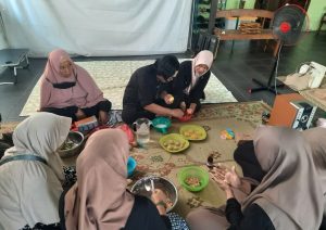 Kolaborasi Unisri-Brin: Latih Orang Tua Forum Jatigi buat Pangan Bergizi Bebas Gluten untuk Anak Berkebutuhan