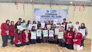 MAHASISWA PPG BK UNISRI AJAK IBU-IBU PKK PUCANGSAWIT KENALI EMOSI LEWAT “MINDFUL DRAWING”