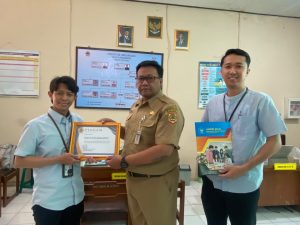 UNISRI BERI APRESIASI KE 5 SEKOLAH DI SOLO RAYA